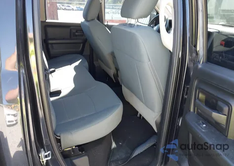 2018 Ram 1500 Express 4X4 6'4 Box z USA, uszkodzony, nr VIN 1C6RR7FG7JS260936